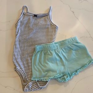 6-9 Month Girls Summer outfit. 🌻 bundle discounts offered.